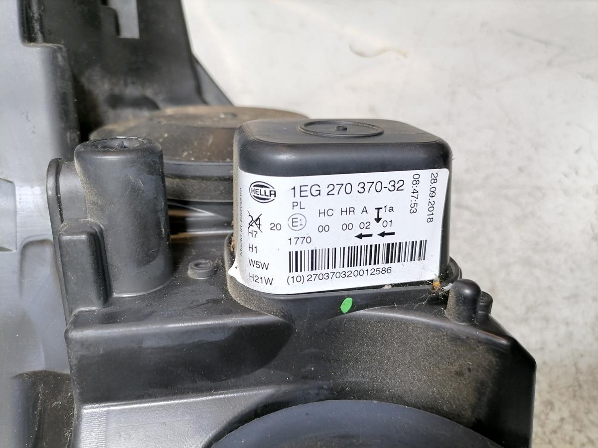 Opel Astra H Scheinwerfer vorn rechts Halogen Schwarzer Hintergrund Bj.2009